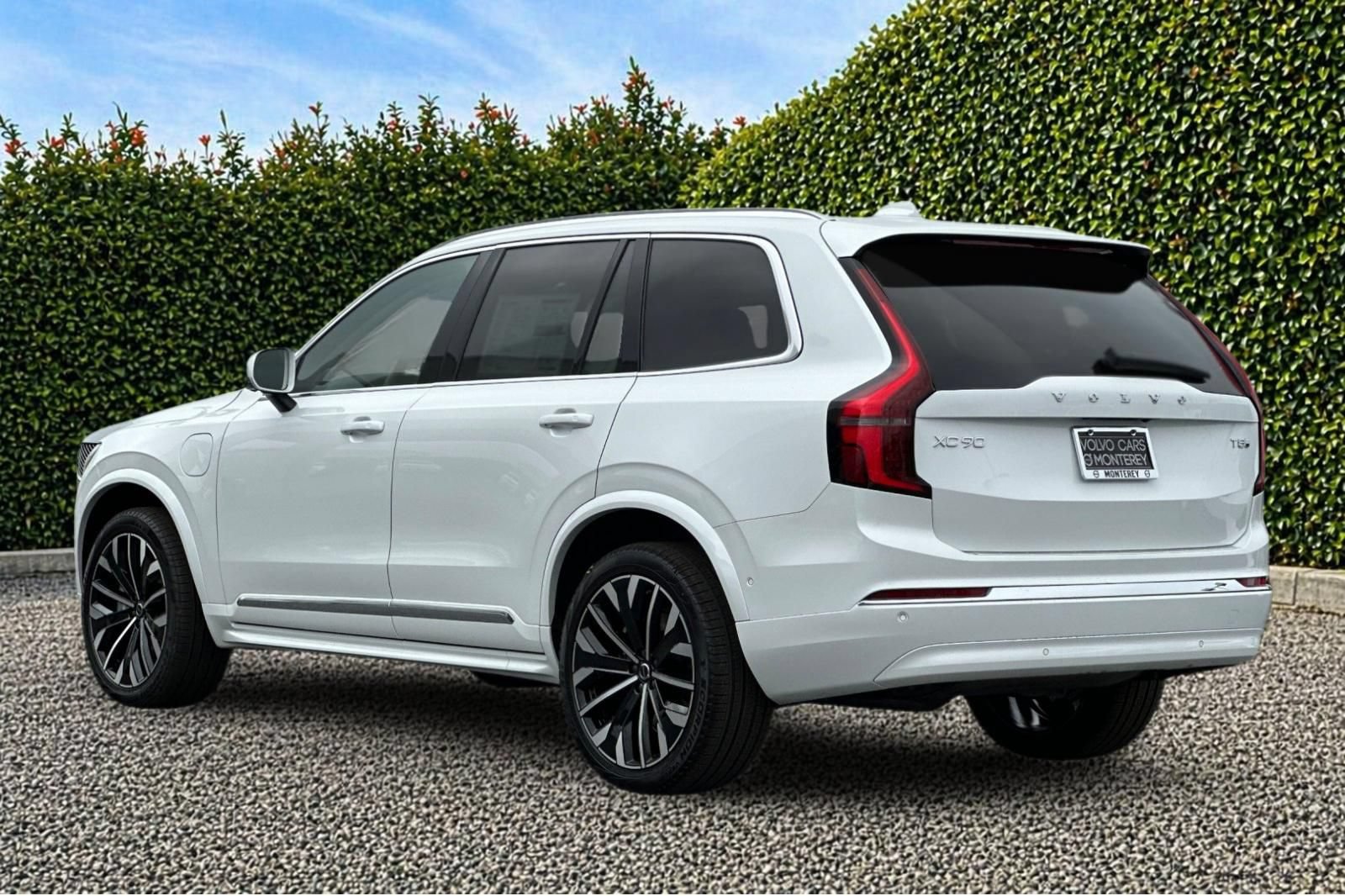 New 2025 Volvo XC90 T8 Plus w/ Protection Package Premier AWD/4WD image 4