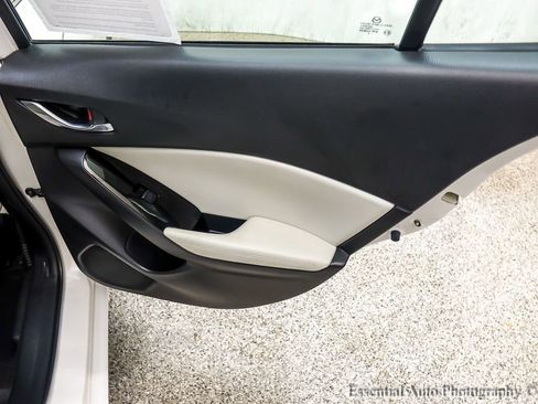 Used 2018 MAZDA MAZDA3 Grand Touring image 24