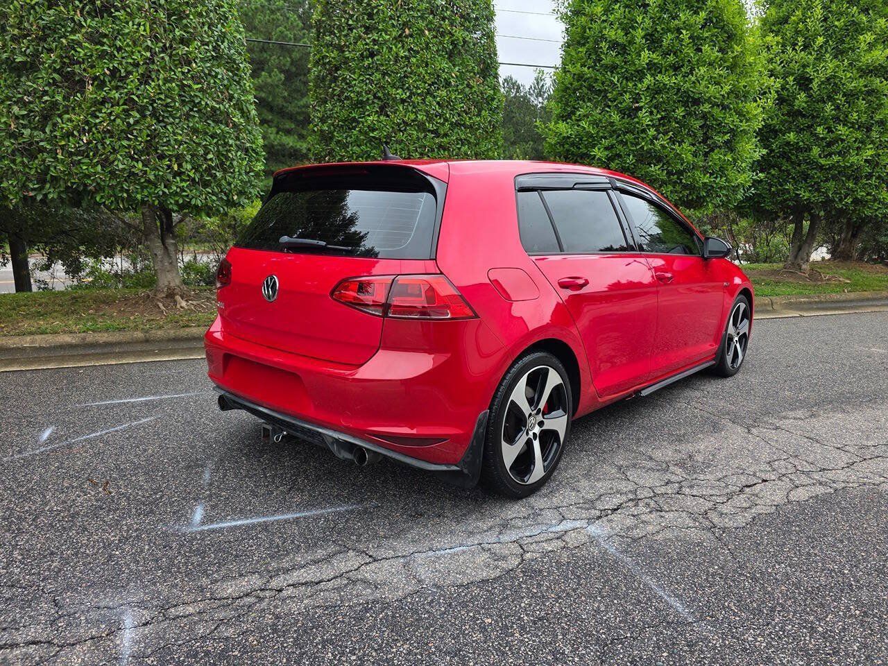Used 2017 Volkswagen GTI SE FWD image 5