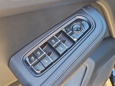 New 2026 Porsche Macan image 22