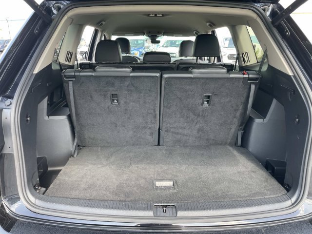 Used 2025 Volkswagen Atlas SE AWD/4WD image 7