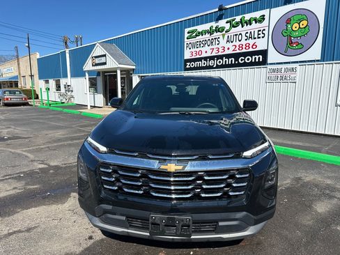 Used 2025 Chevrolet Equinox LT image 2