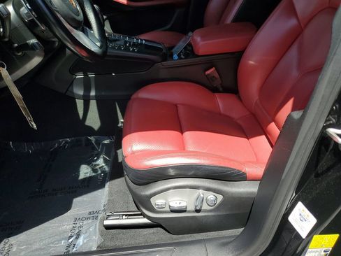 Used 2018 Porsche Macan AWD/4WD image 19