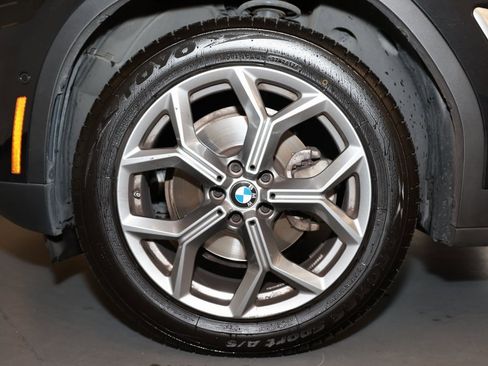 Used 2025 BMW X4 xDrive30i image 27