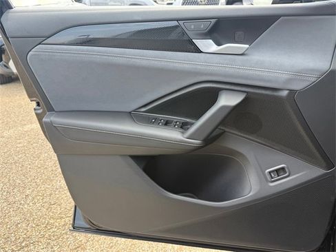 New 2025 Volkswagen Tiguan SE image 15