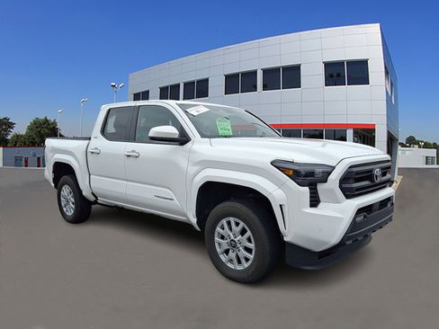 Certified 2024 Toyota Tacoma SR5 image 1
