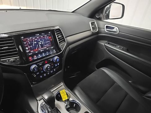 Used 2020 Jeep Grand Cherokee Altitude AWD/4WD image 27