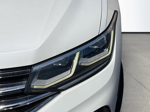 Used 2022 Volkswagen Tiguan SEL R-Line image 10