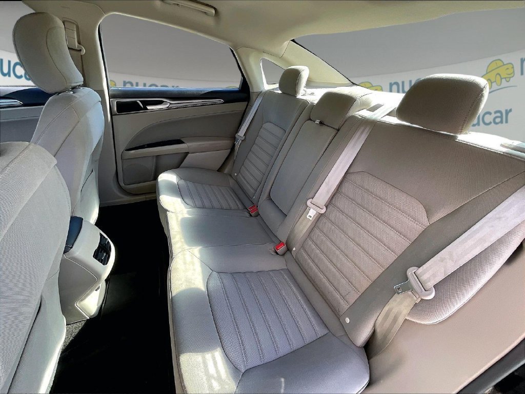 Used 2018 Ford Fusion SE w/ Fusion SE Technology Package FWD image 14