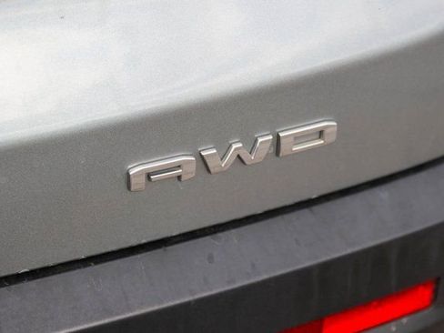 Used 2023 GMC Acadia SLE w/ Driver Convenience Package image 9