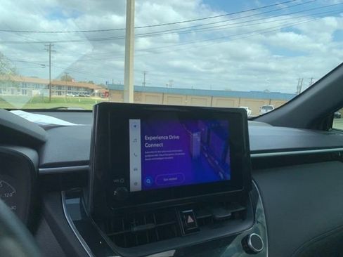 Used 2024 Toyota Corolla Cross AWD Hybrid w/ Moonroof Package image 22