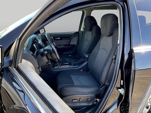Used 2017 Chevrolet Traverse LT w/ Style and Technology Package FWD image 25