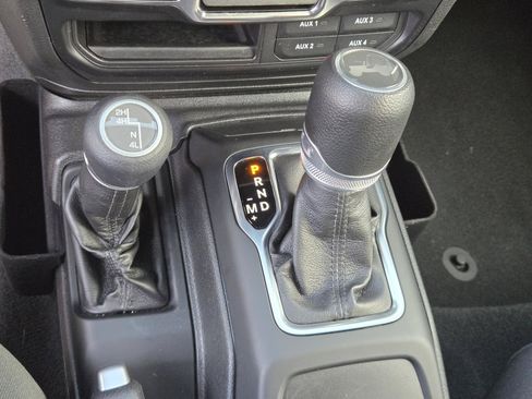 Used 2022 Jeep Wrangler Unlimited Sport AWD/4WD image 13