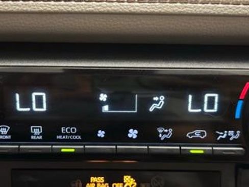 Used 2024 Toyota RAV4 XLE Premium image 29