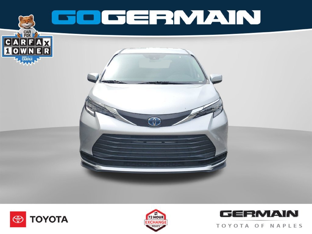Used 2024 Toyota Sienna LE FWD image 3