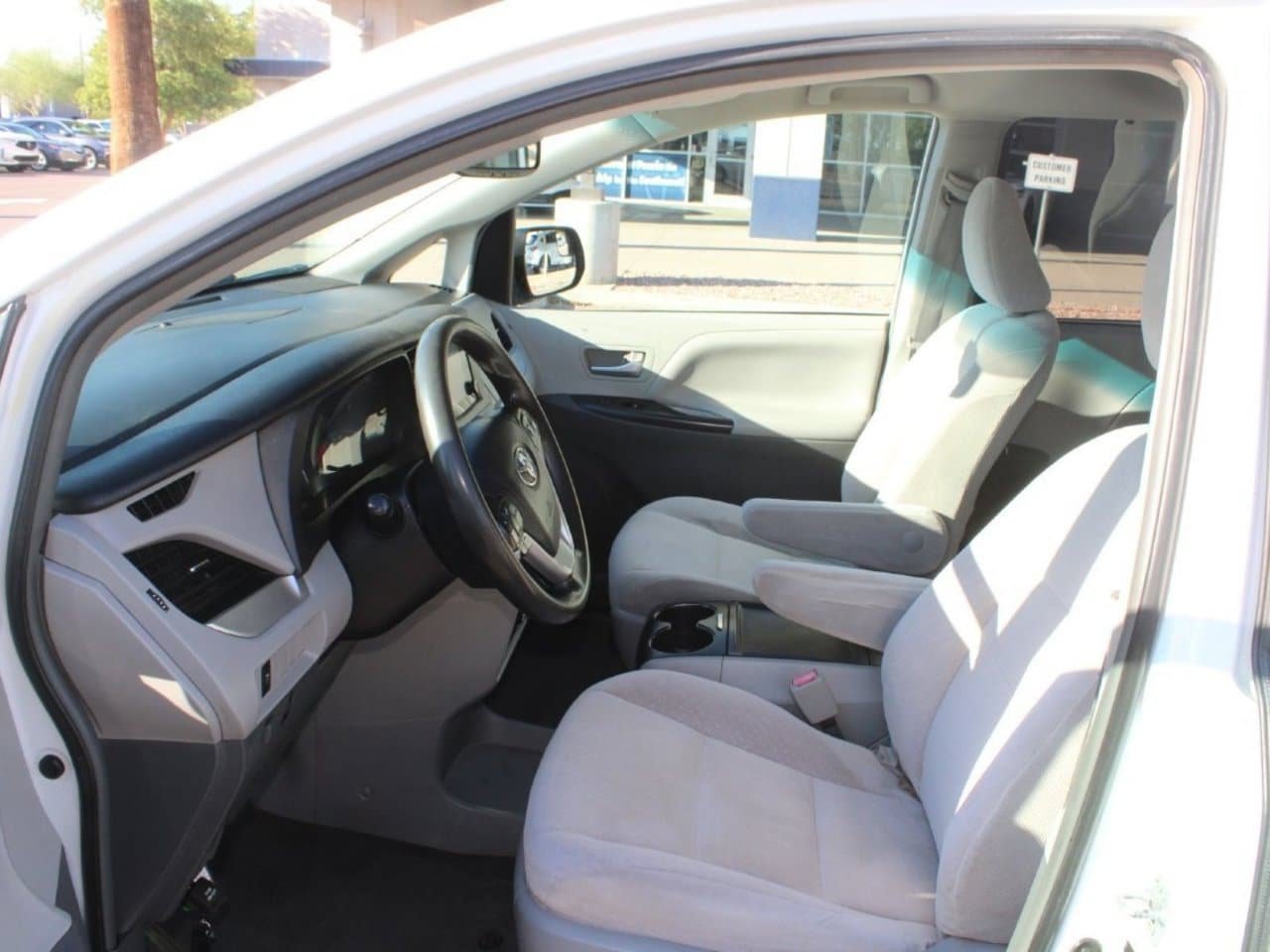 Used 2017 Toyota Sienna LE AWD/4WD image 11