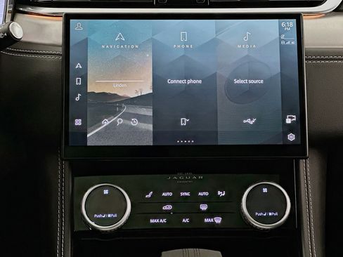 Used 2024 Jaguar F-PACE R-Dynamic S image 12