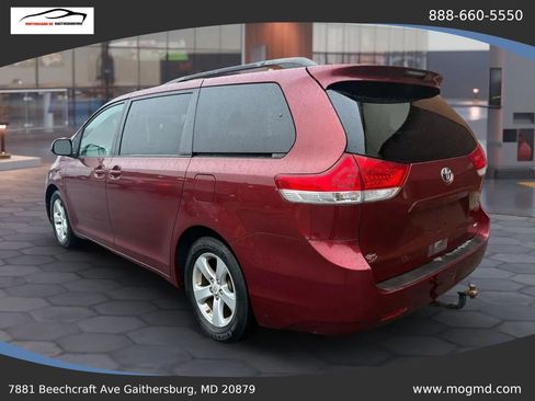 Used 2012 Toyota Sienna LE image 3