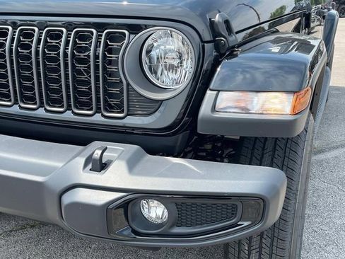 New 2025 Jeep Gladiator Sport image 29