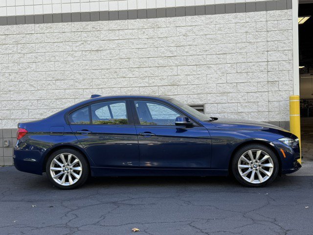 Used 2018 BMW 320i xDrive Sedan w/ Convenience Package AWD/4WD image 16