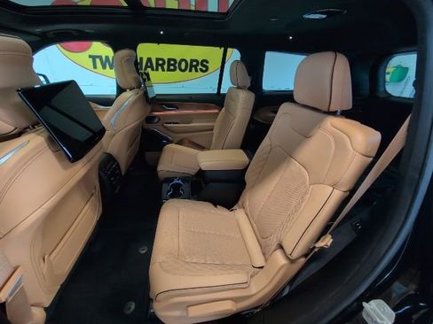 Used 2024 Jeep Grand Cherokee L Summit AWD/4WD image 36