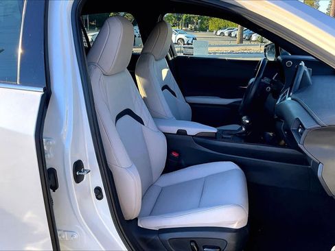 Used 2023 Lexus UX 250h FWD image 8