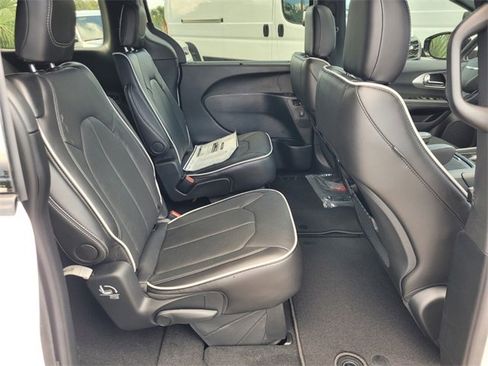 New 2026 Chrysler Pacifica Limited w/ S Appearance Package image 11