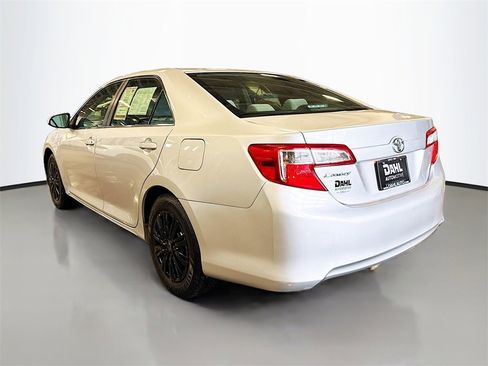 Used 2013 Toyota Camry LE image 11