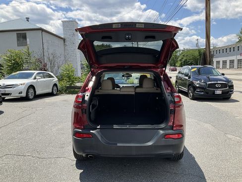 Used 2016 Jeep Cherokee Latitude FWD image 12
