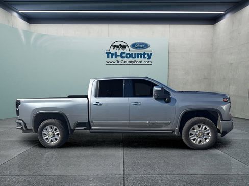 Used 2025 Chevrolet Silverado 2500 High Country w/ High Country Premium Package image 6