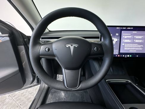 Used 2025 Tesla Model Y Long Range AWD/4WD image 16