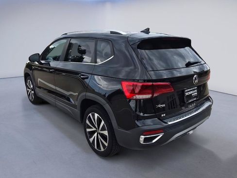 Used 2023 Volkswagen Taos SE w/ Panoramic Sunroof Package FWD image 3