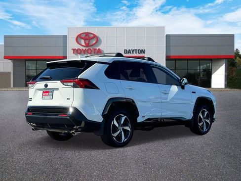 Used 2022 Toyota RAV4 SE w/ Weather & Moonroof Package AWD/4WD image 5