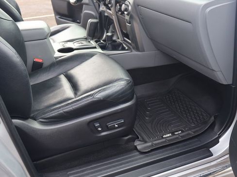 Used 2011 Toyota 4Runner SR5 w/ Convenience Pkg image 31