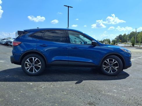 Used 2022 Ford Escape SE w/ SE Sport Appearance Package FWD image 32