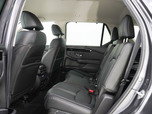 Used 2025 Honda Pilot EX-L image 19