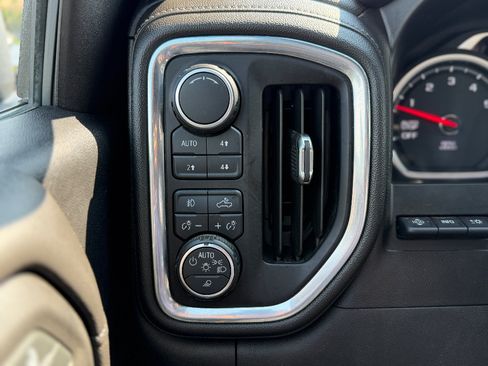 Used 2019 Chevrolet Silverado 1500 High Country w/ Technology Package AWD/4WD image 6