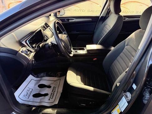 Used 2019 Ford Fusion SE image 15