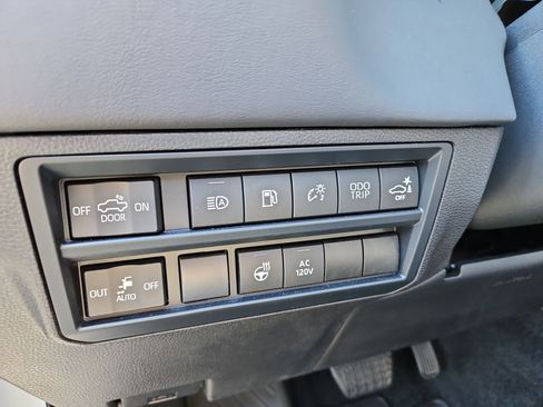Used 2024 Toyota Tundra Platinum AWD/4WD image 22