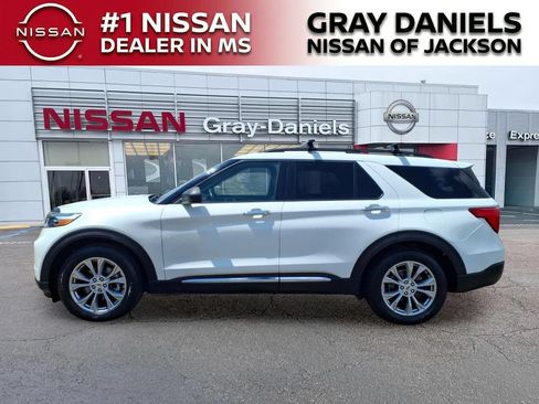 Used 2020 Ford Explorer XLT w/ Equipment Group 202A RWD image 4