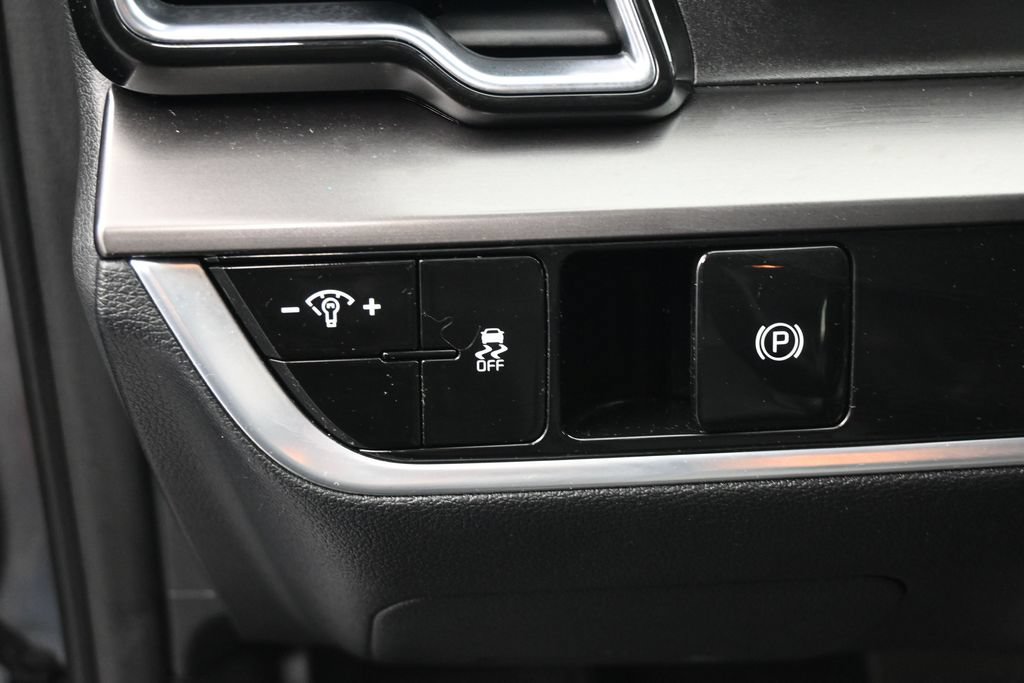 Used 2024 Kia Sportage EX FWD image 16