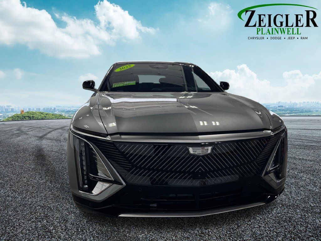 Used 2025 Cadillac Lyriq Luxury w/ LPO, Floor Liner Package AWD/4WD image 8