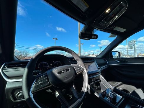 New 2026 Jeep Grand Cherokee Altitude AWD/4WD image 17
