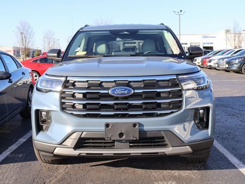 Used 2025 Ford Explorer Active w/ Active Comfort Package image 6
