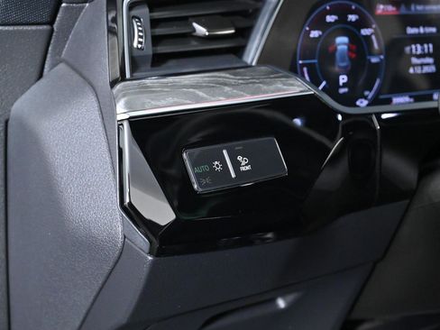 Used 2022 Audi e-tron Chronos image 20