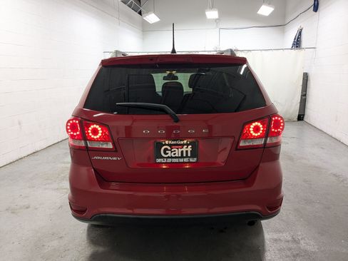 Used 2019 Dodge Journey SE w/ Connectivity Group FWD image 8
