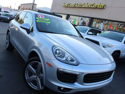 Used 2018 Porsche Cayenne Platinum Edition image 41