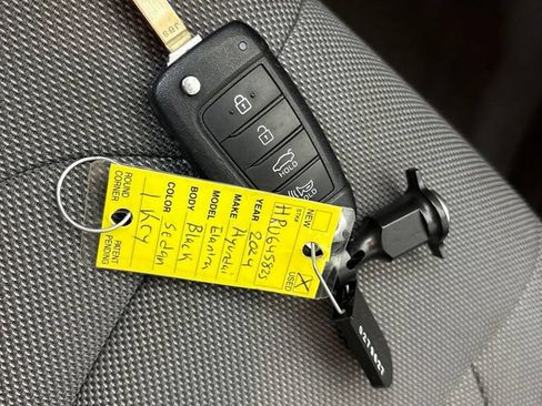 Used 2024 Hyundai Elantra SE FWD image 32