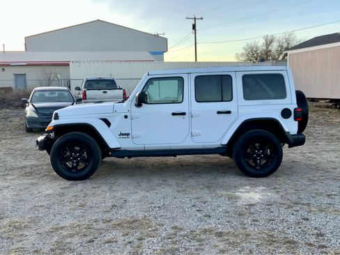 Used 2021 Jeep Wrangler Unlimited Sahara image 2