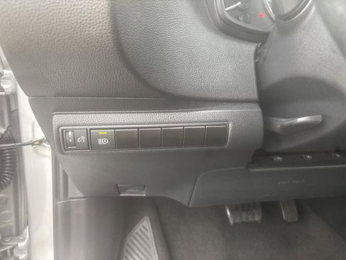 Used 2022 Toyota Corolla LE image 12